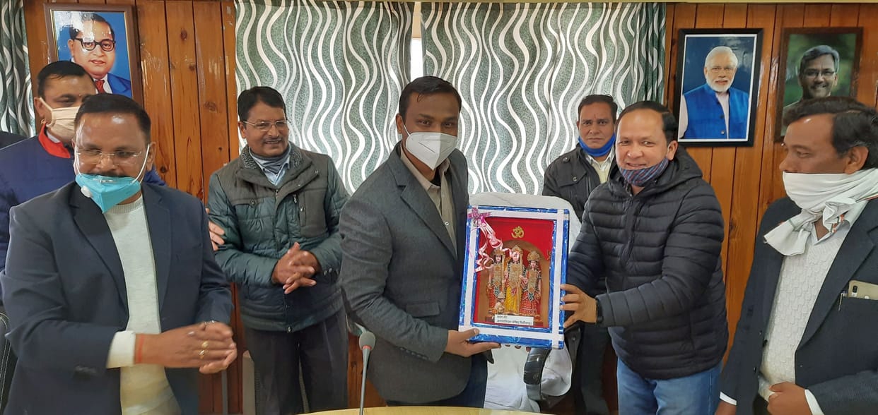 Dm Pithauragarh Ki Vidayee