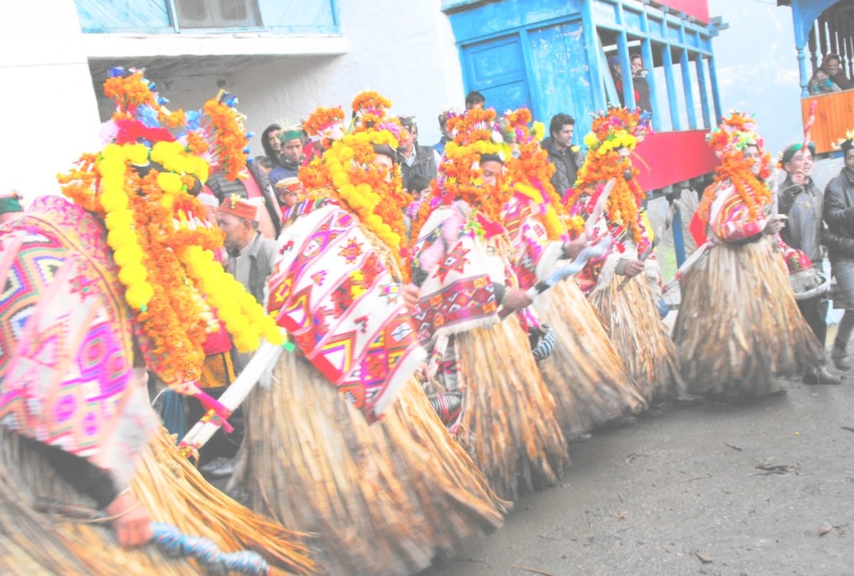 Fagli Festival news kullu himachal: First the villagers wearing masks, then drive away evil powers by obscene abuses