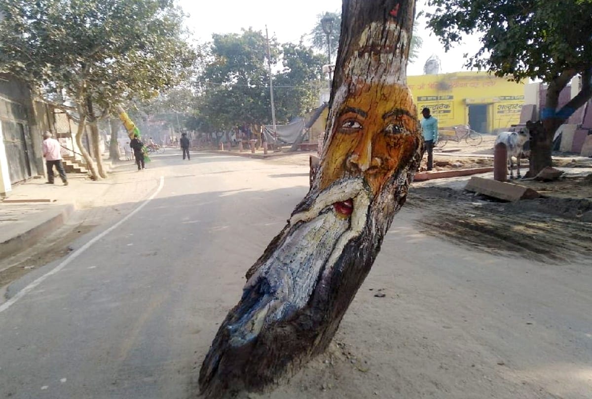 mathura vrindavan kumbh mela 2021 fine art works on trees in vrindavan