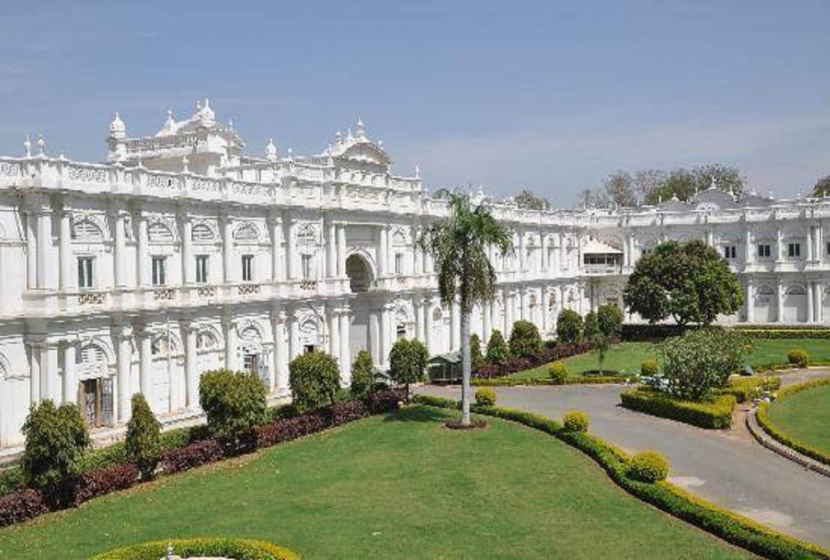 Madhya Pradesh Robbery in BJP MP Jyotiraditya Scindias Jaivilas Palace