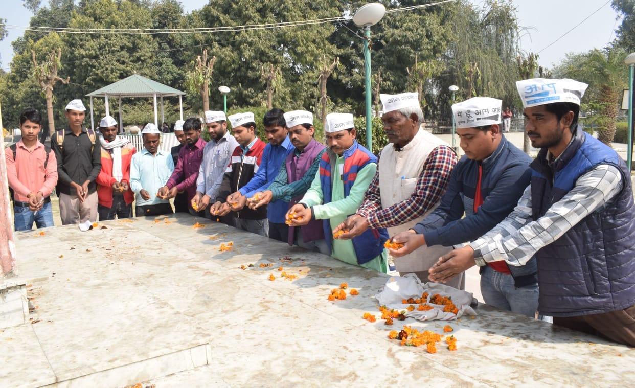 Rama and Lakshman set out to complete Vishwamitra's Yajna