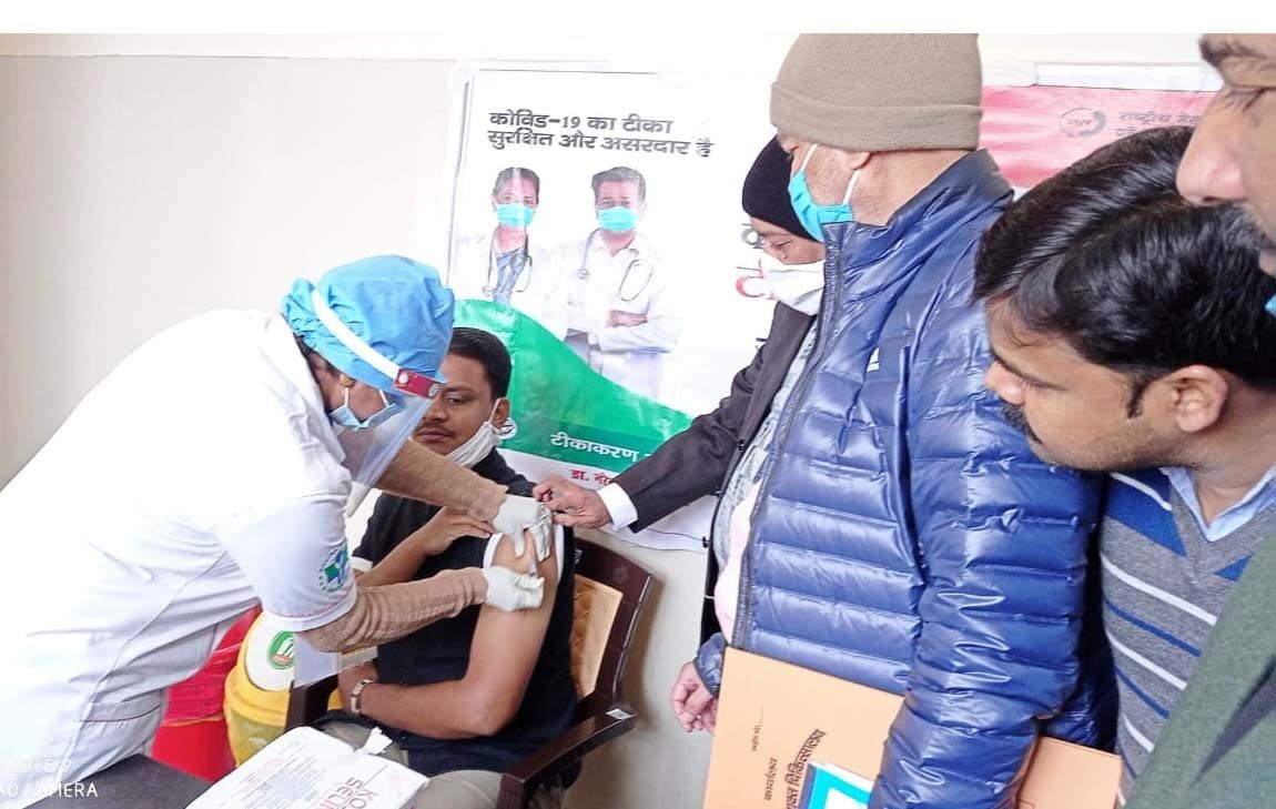 655 front line workers get vaccinated