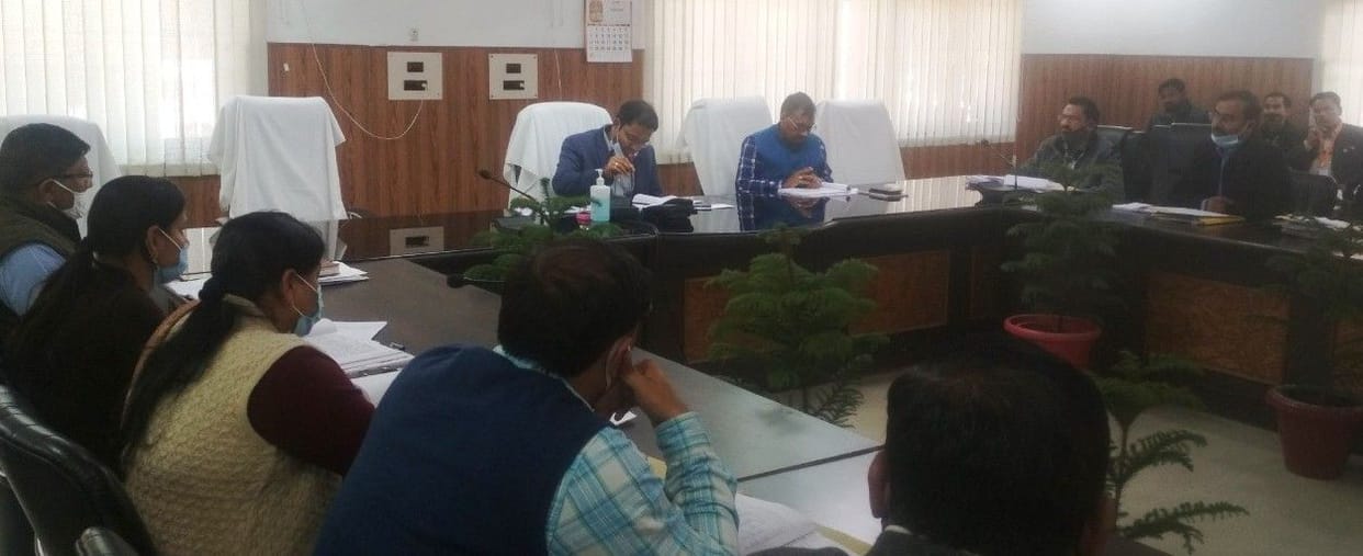 Hathras: DM reviews tax and non-tax works