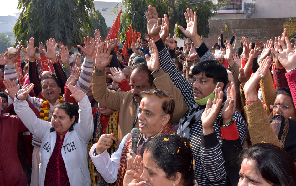 Shouts of Prabhu Shriram and Balaji Maharaj