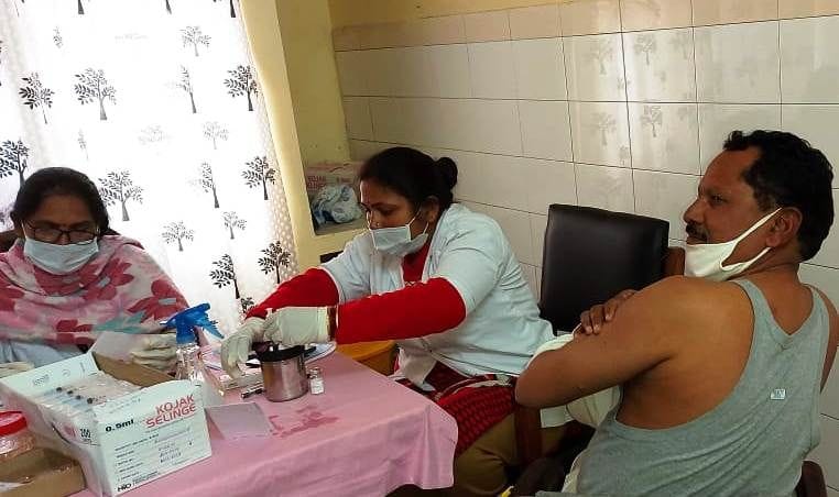695 Frontline Workers Including Two COs Corona Vaccine