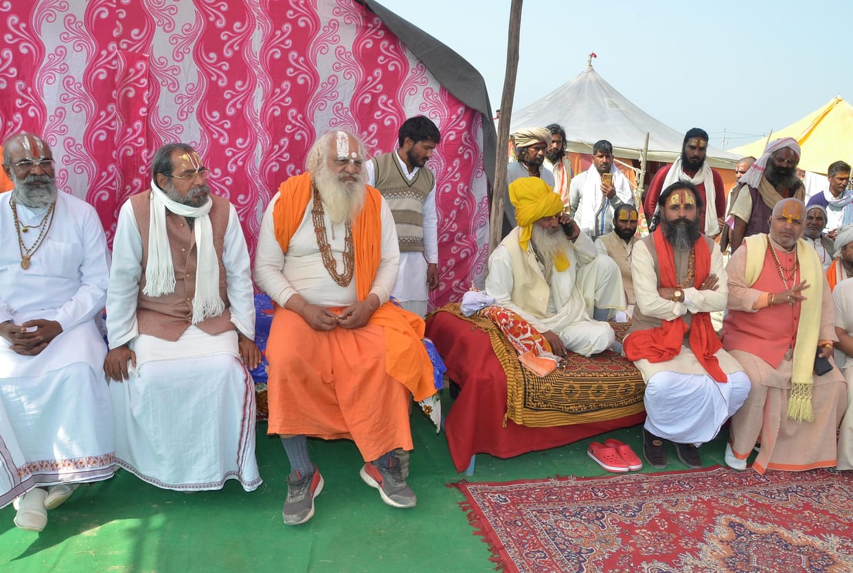 Mathura: DM persuaded angry saints, assured to complete arrangements soon