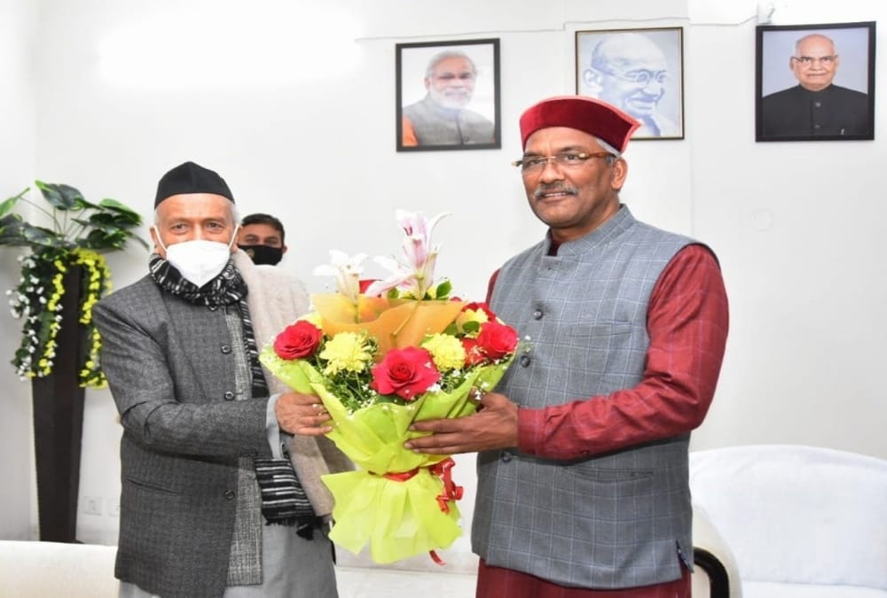Uttarakhand: Maharashtra Governor Bhagat  singh Koshyari  arrives in Dehradun like a common passenger in commercial flight