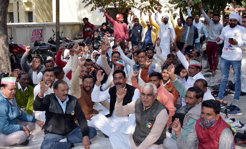 Rashtriya Kisan Mazdoor Sangathan staged sit-in