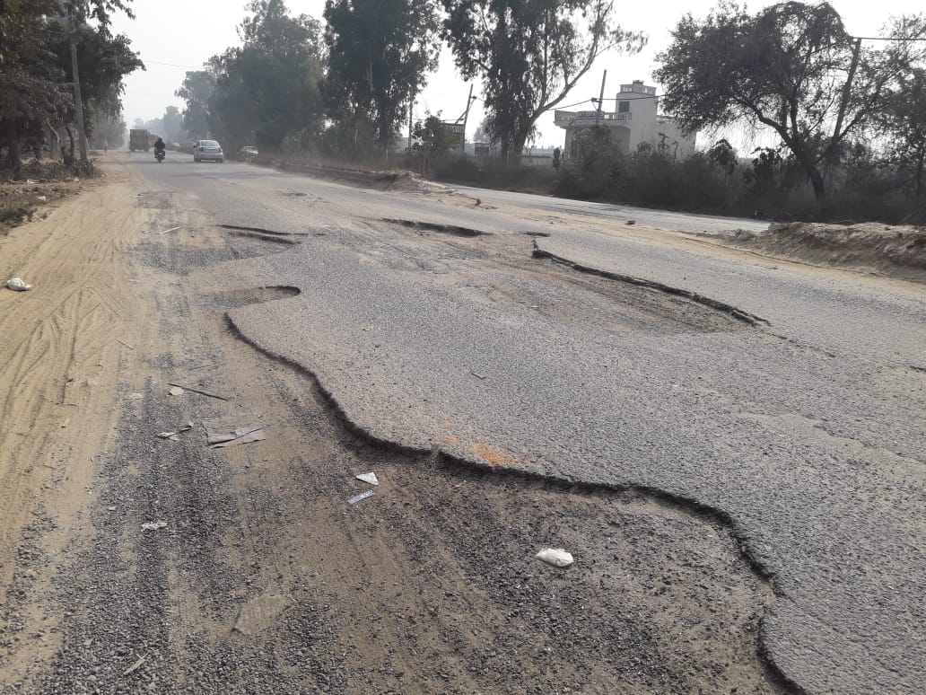 Pit became a problem on Delhi-Saharanpur highway