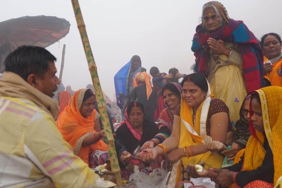 crowd of devotees thronged ghats take dip in Ganga on Mauni Amavasya Varanasi