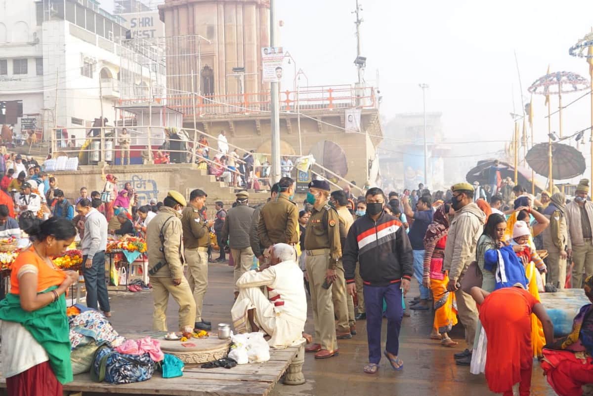 crowd of devotees thronged ghats take dip in Ganga on Mauni Amavasya Varanasi