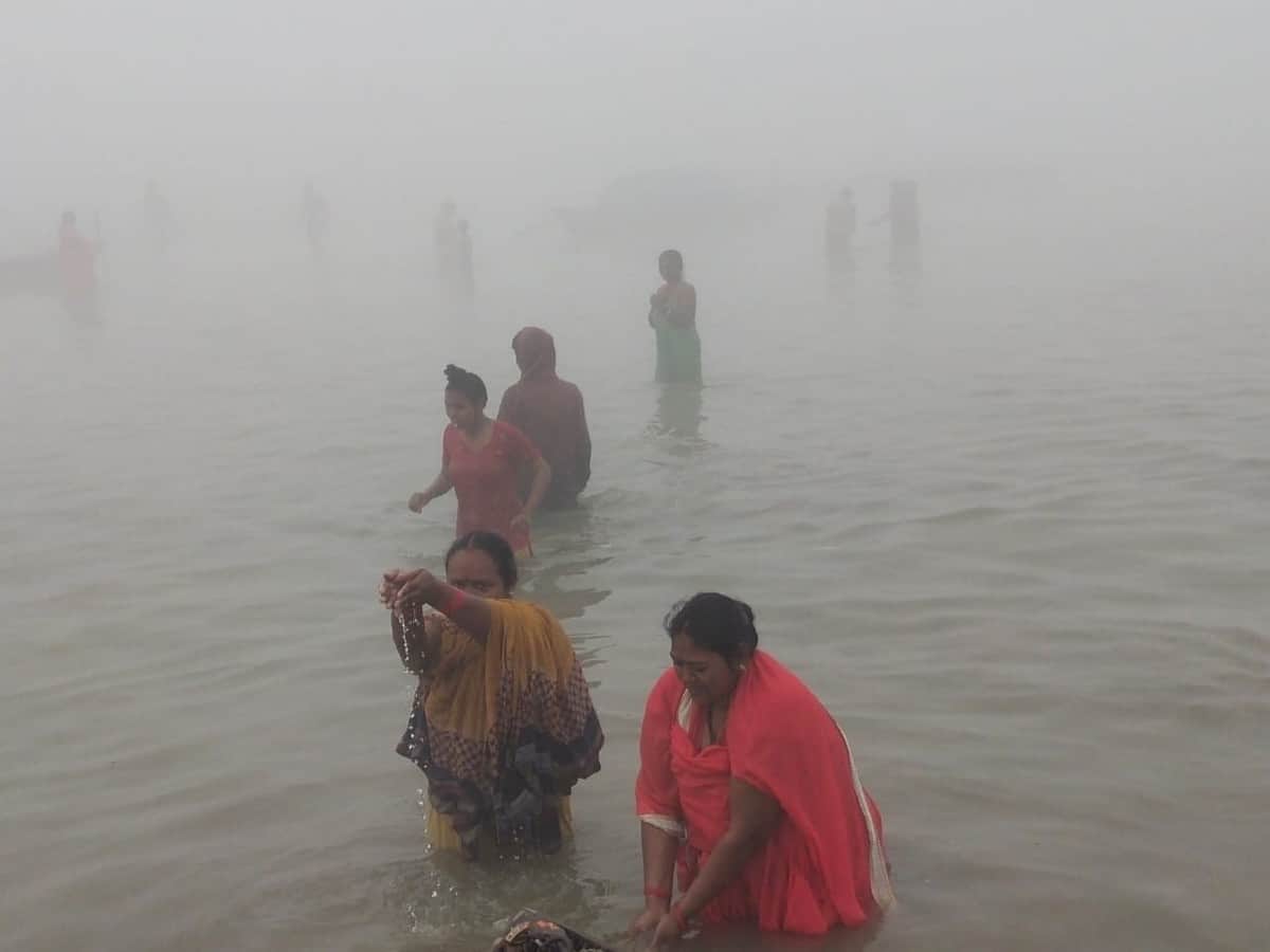 Mouni Amavasya: Devotees gathered at ghats as soon as sunrise dip of faith in Purvanchal 