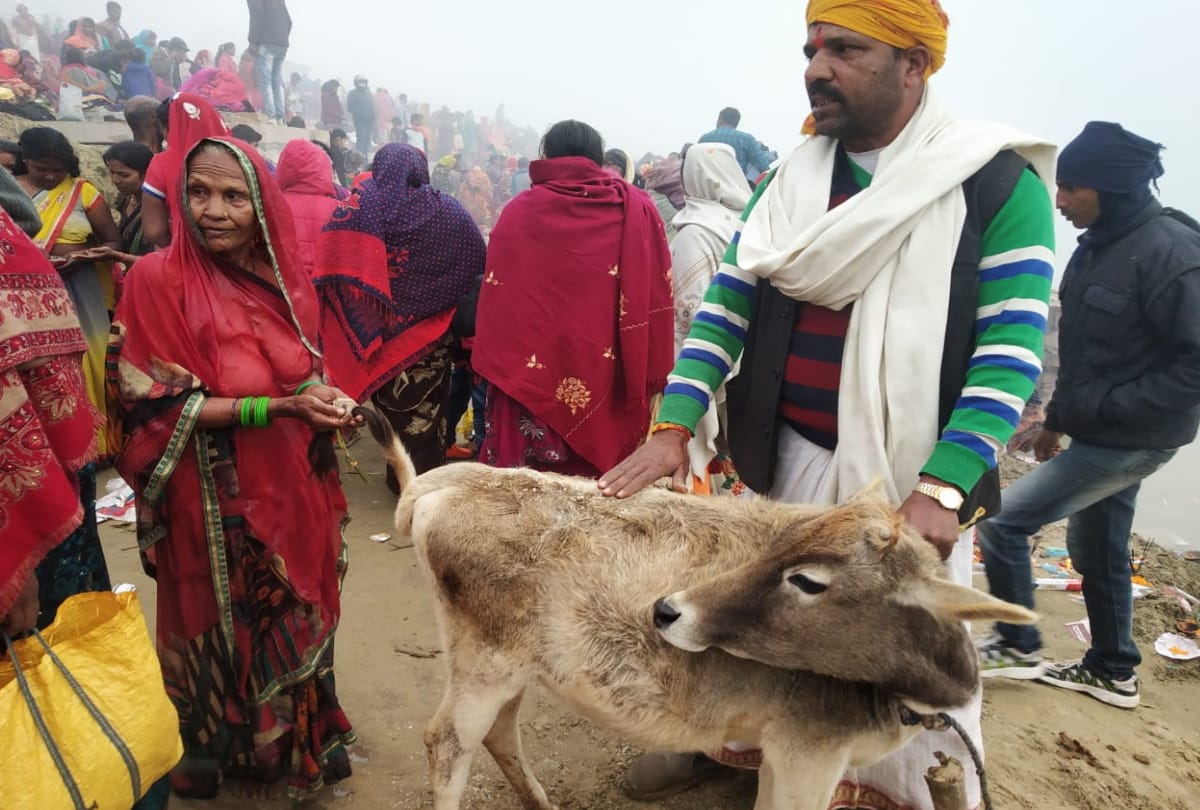 Mauni Amavasya crowd of devotees gathered Gorakhpur rapti river like Prayagraj