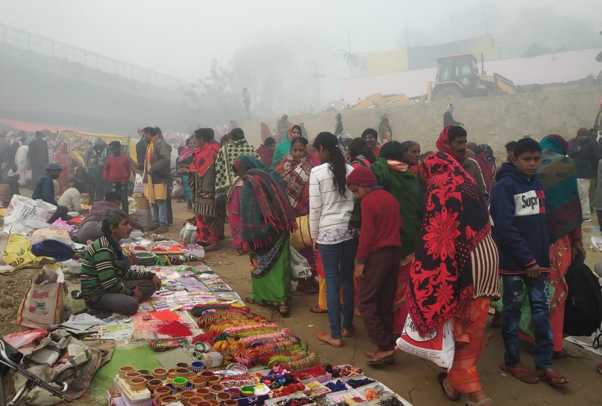 Mauni Amavasya crowd of devotees gathered Gorakhpur rapti river like Prayagraj