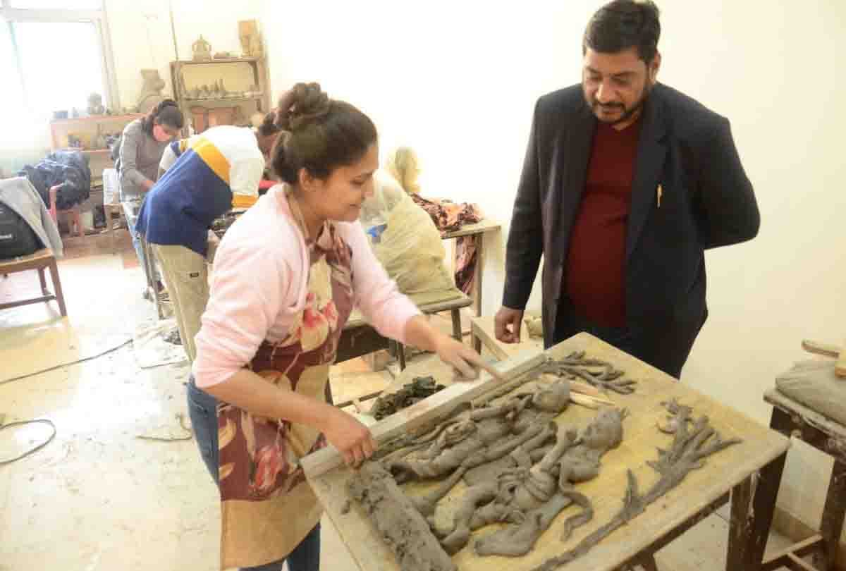 CM will inaugurate exhibition of sculptures made by students of Kanpur University in Mathura