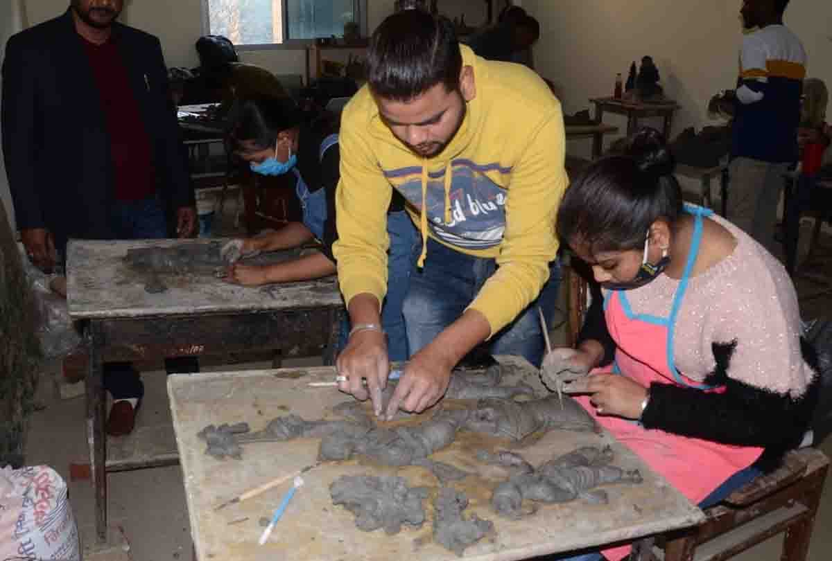 CM will inaugurate exhibition of sculptures made by students of Kanpur University in Mathura