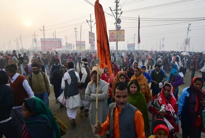 mauni amavasya 2021: Jan Sagar of faith gathered at the confluence, wreath from helicopter by welcoming bath
