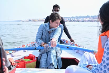 Priyanka Gandhi gave arghya to Sun in sangam, offered coconut to Maa Ganga