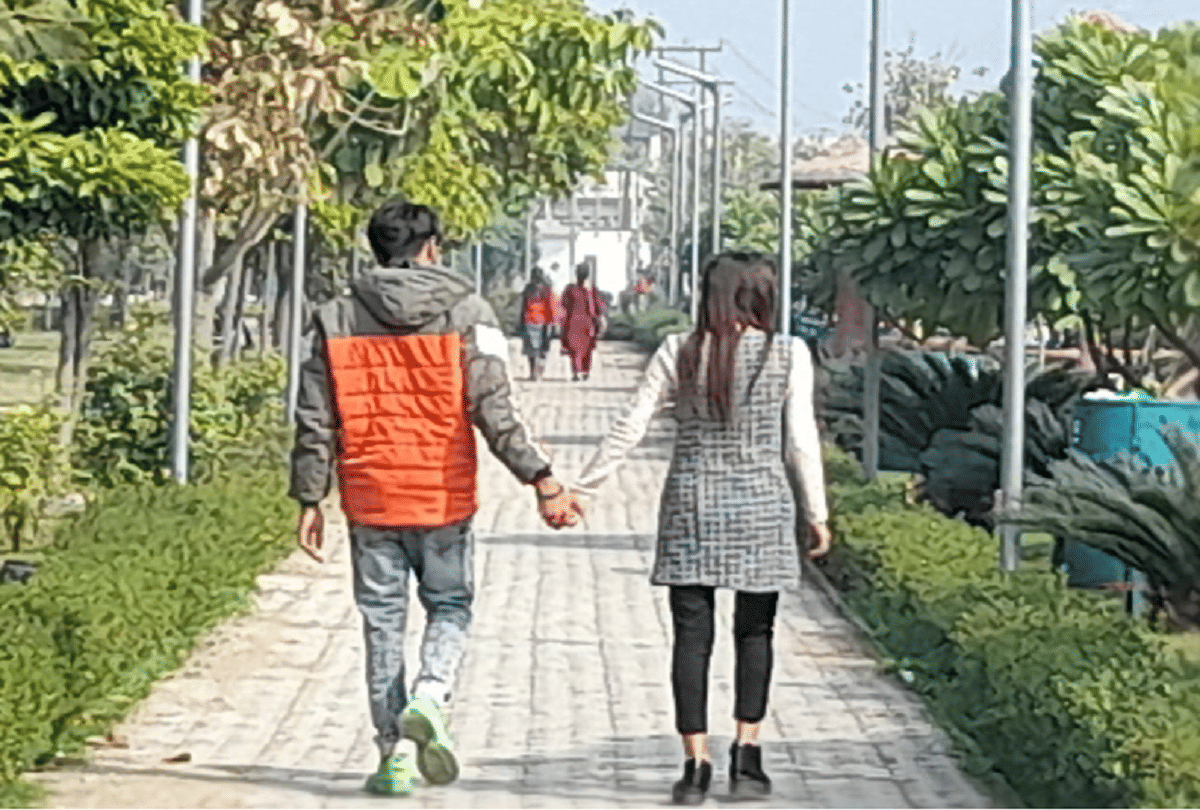 Someone promised to live together throughout his life and someone promised to live and die together
