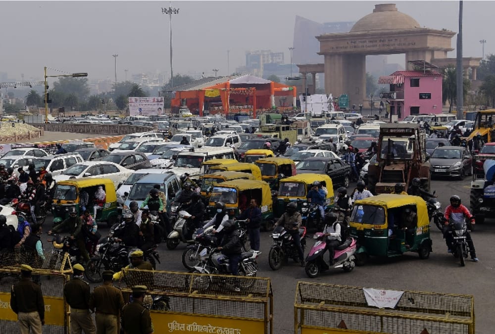 Traffic jam on office time in Lucknow by ministers.