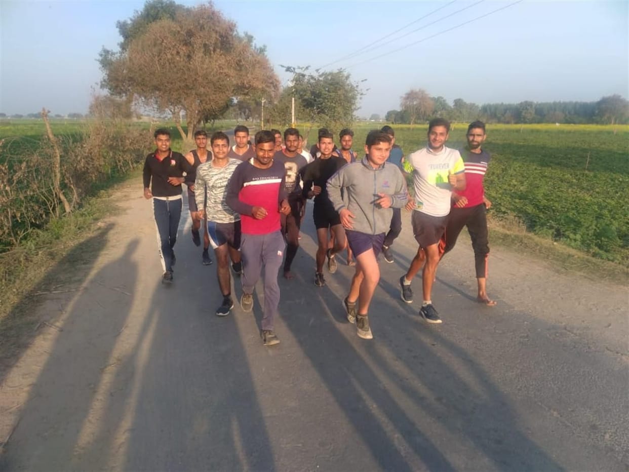 Hathras: Youth sweating day and night to join army