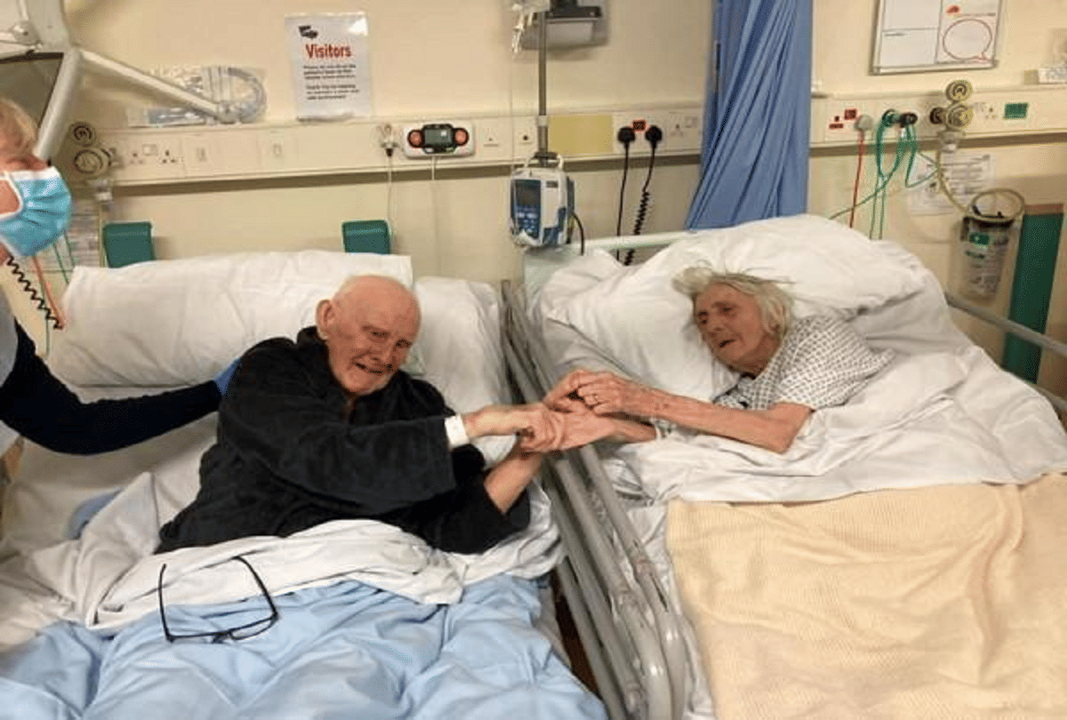 uk couple married 70 years hold hands breath last together heartbreaking photo goes viral