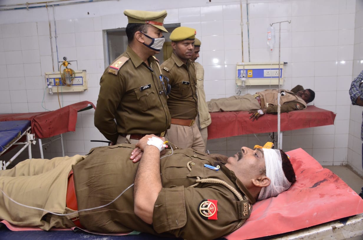 Death of young man in police custody in Jaunpur, stone pelting on policemen trying to get the jam removed