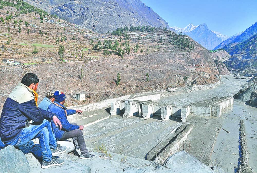 Uttarakhand Chamoli glacier burst News: people come to tapovan for search of missing family members