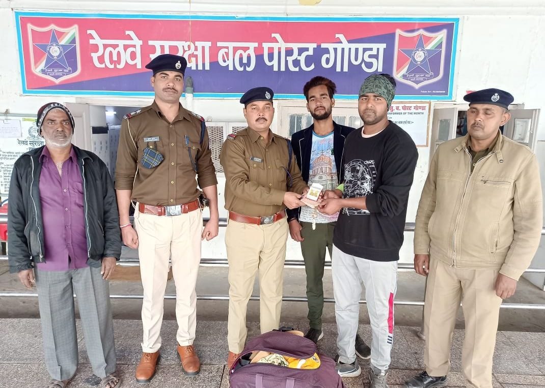 RPF returned a bag full of jewelry to the passenger