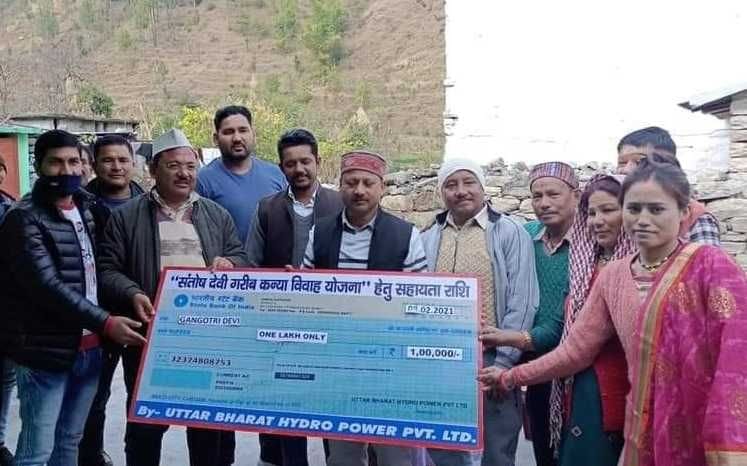 One lakh rupees given for the marriage of poor girl