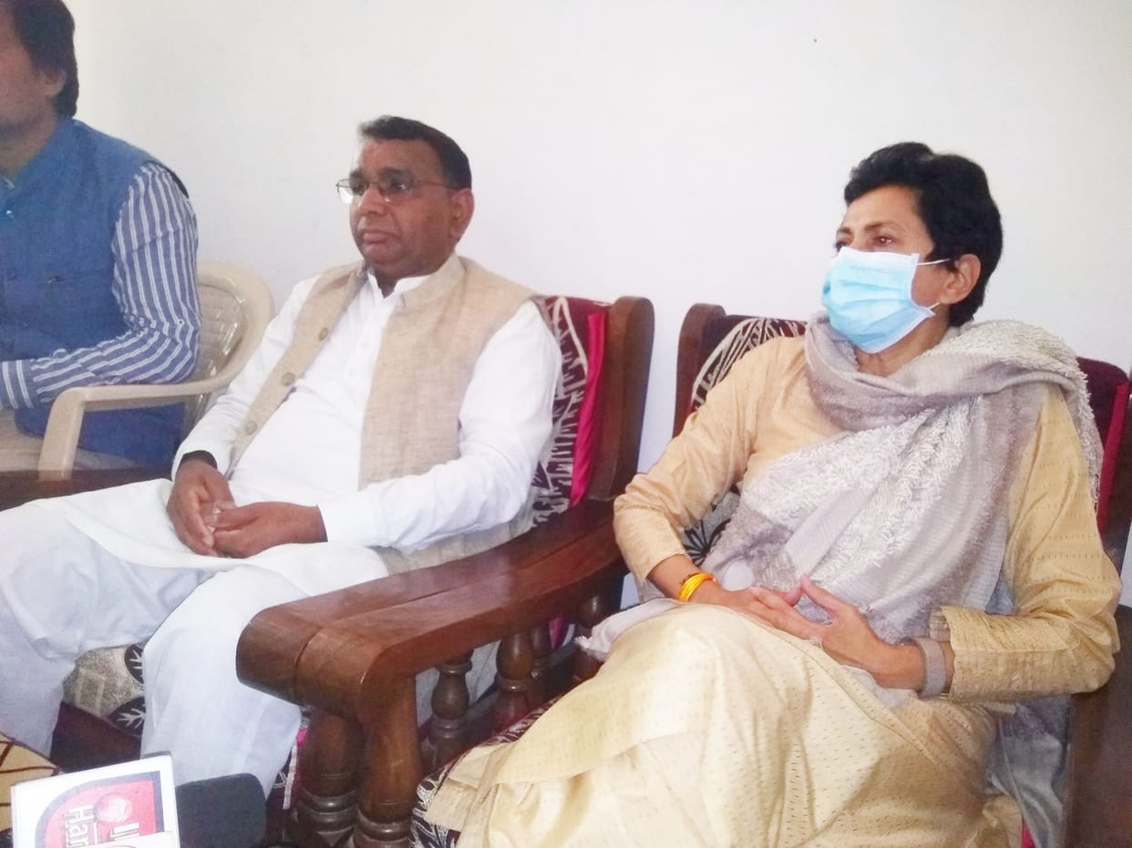 Kisan decides to struggle on agricultural laws, Congress only supports: Salja