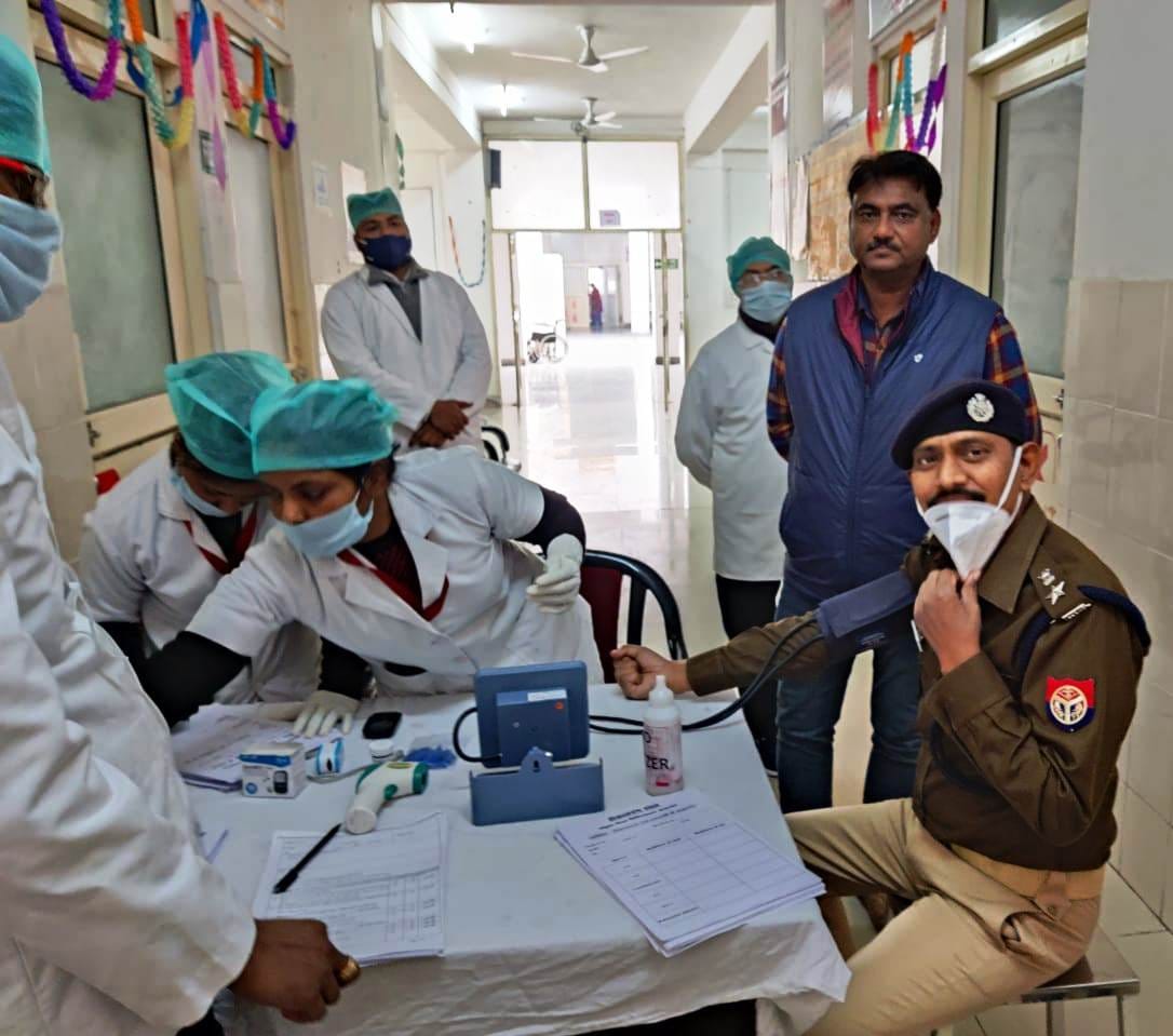 vaccination in kasganj for front line worker