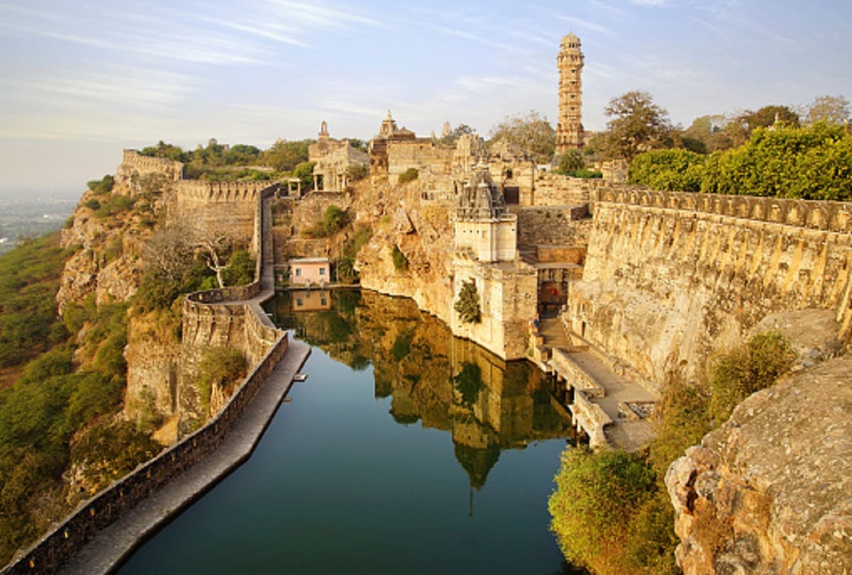Five amazing and historical forts of india