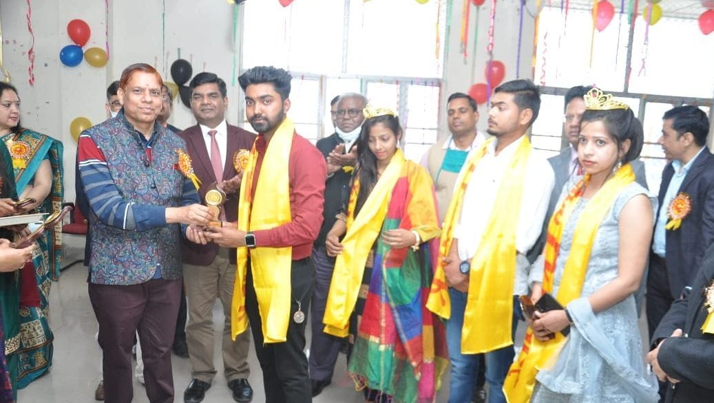 Abhishek Mr. Fresher and Manisha became Miss Fresher