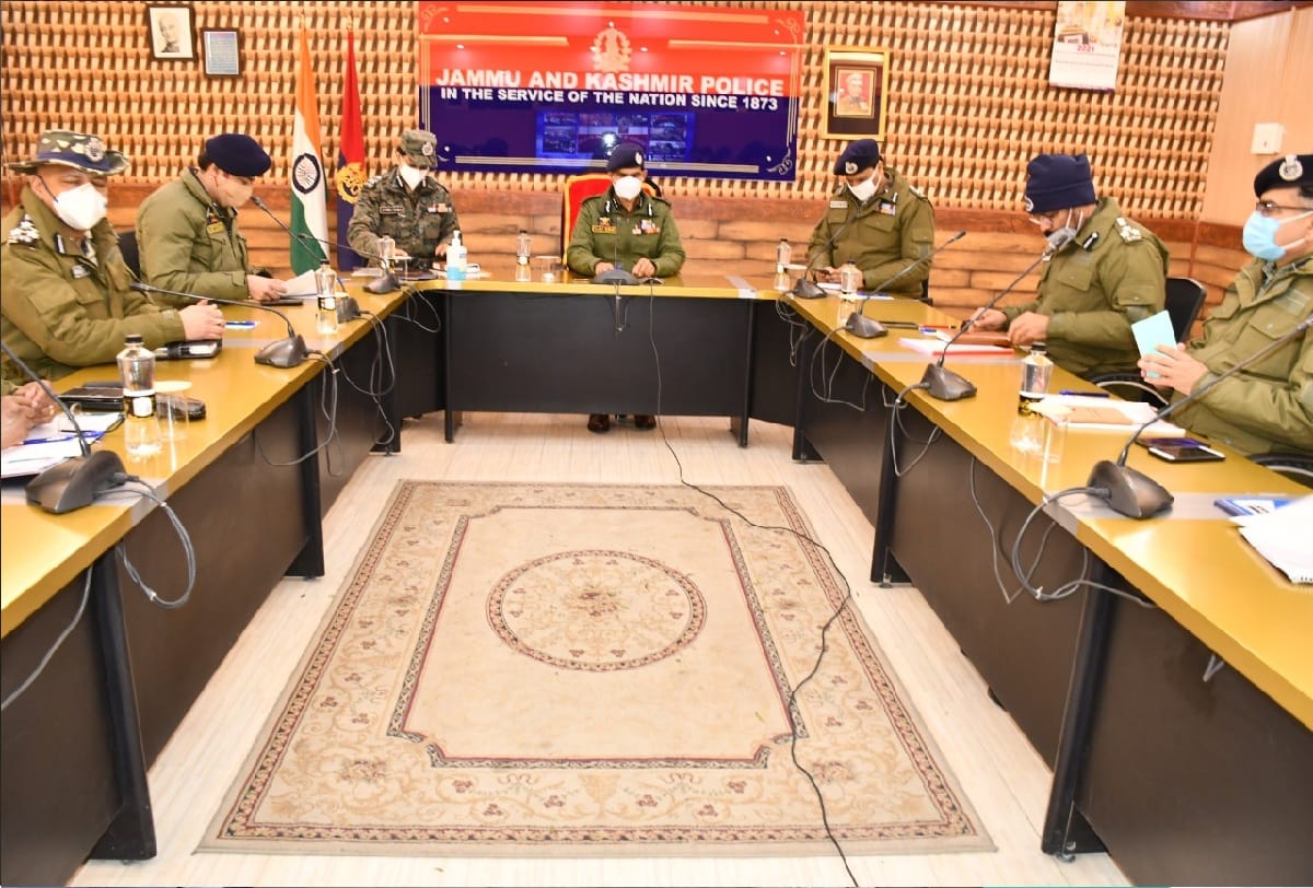 IGP Kashmir chairs Officers meet at PCR Kashmir, Reviews security scenario of Valley
