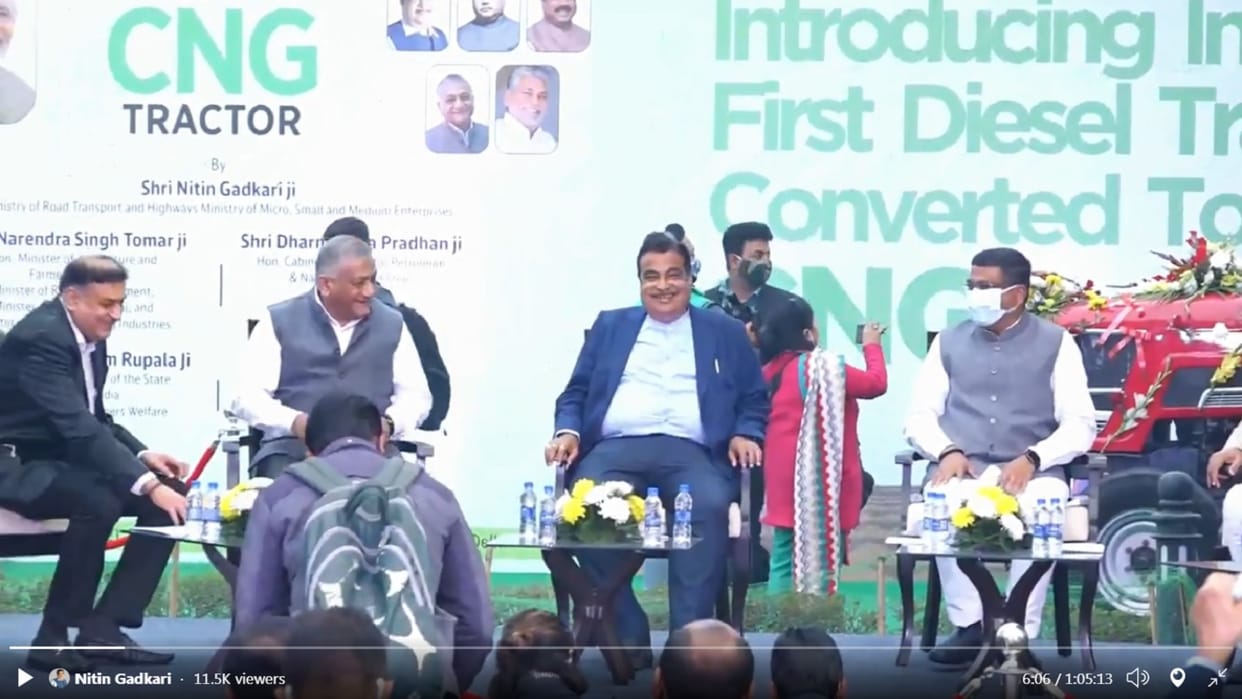 Indias first CNG tractor unveiled by Union Minister Nitin Gadkari Govt claims annual saving of rs 1.5 lakh on fuel costs
