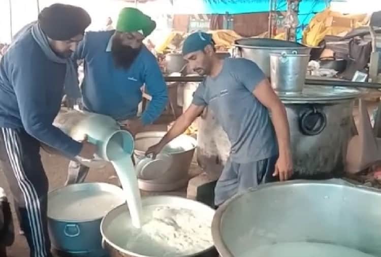 Kisan Andolan News: Farmers are welcoming people in Andolan with lassi and milk