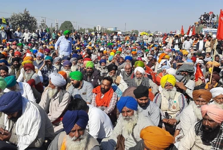 Kisan Andolan News: Farmers are welcoming people in Andolan with lassi and milk