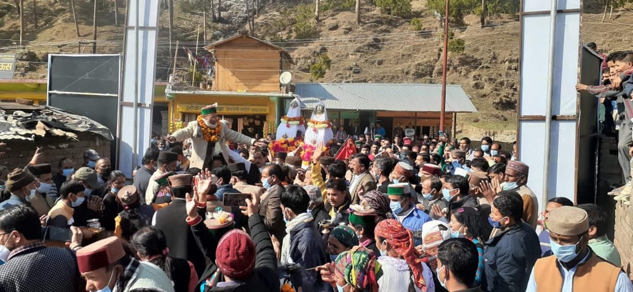 Vasantotsav begins in presence of Dev Doli