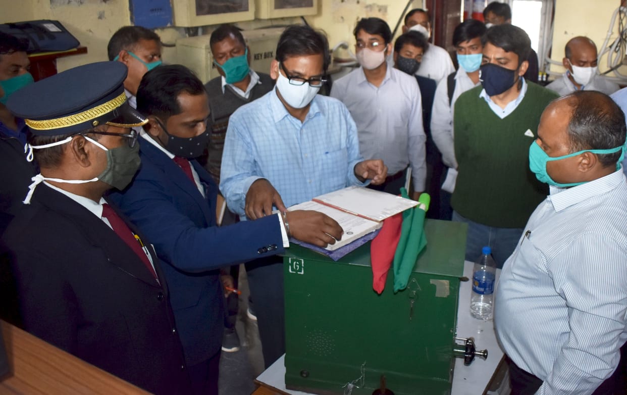 DRM inspection,anti rabiis injection,fathepur news,not found,railway hospital