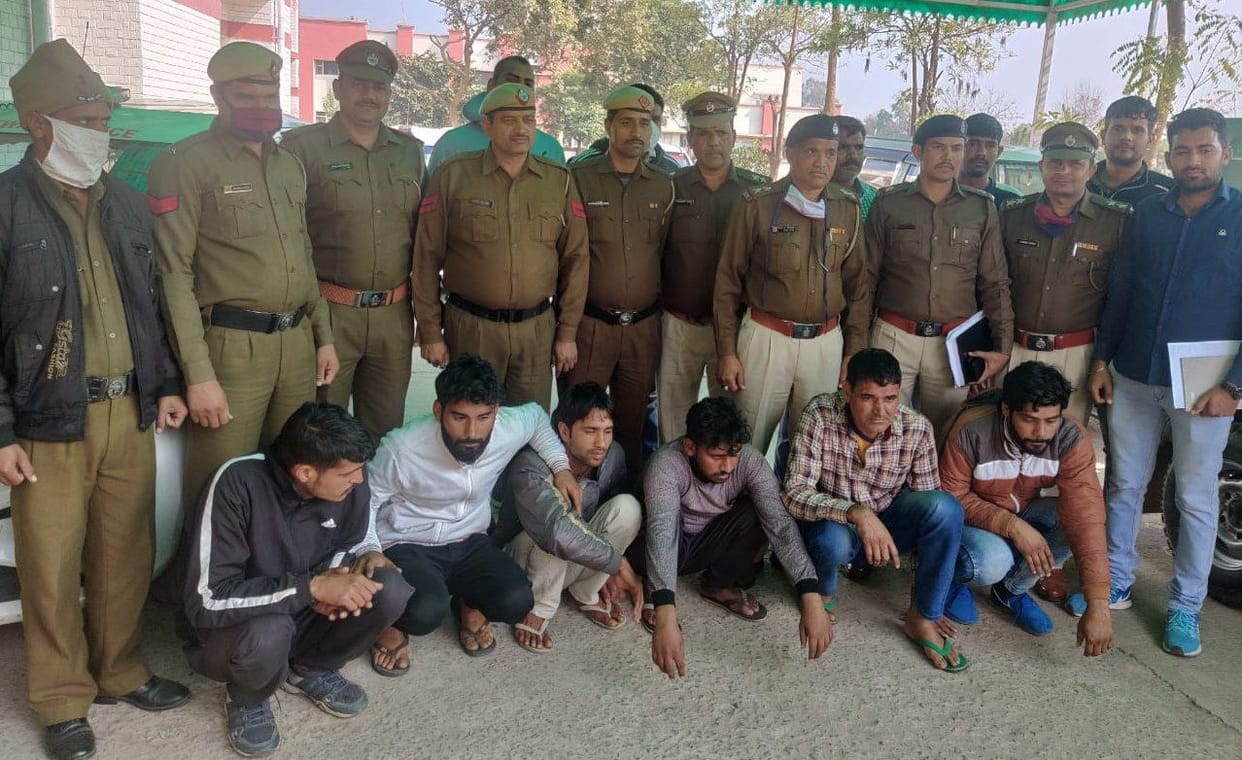 six accused arrest in loot case