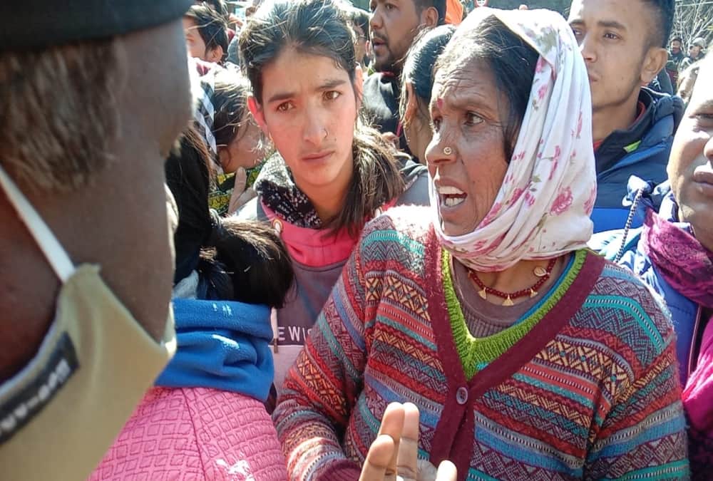 Uttarakhand chamoli Glacier Burst latest News : people patience broken who waiting their loved ones in front of tunnel