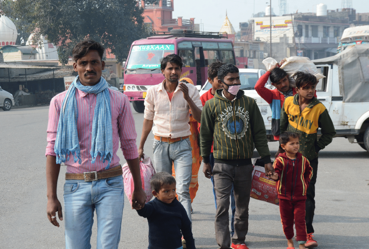 Inter-state buses caught hold of not allowing entry into Jammu and Kashmir