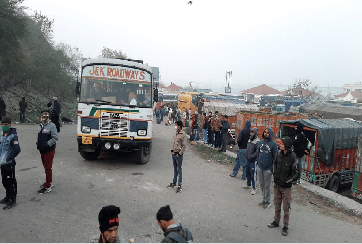 Inter-state buses caught hold of not allowing entry into Jammu and Kashmir