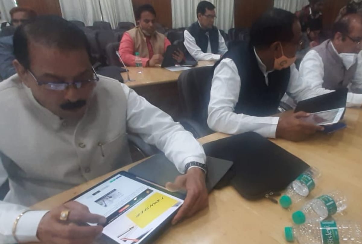 Legislators learned to walk iPad, to be trained in two shifts from 12 to 14 February