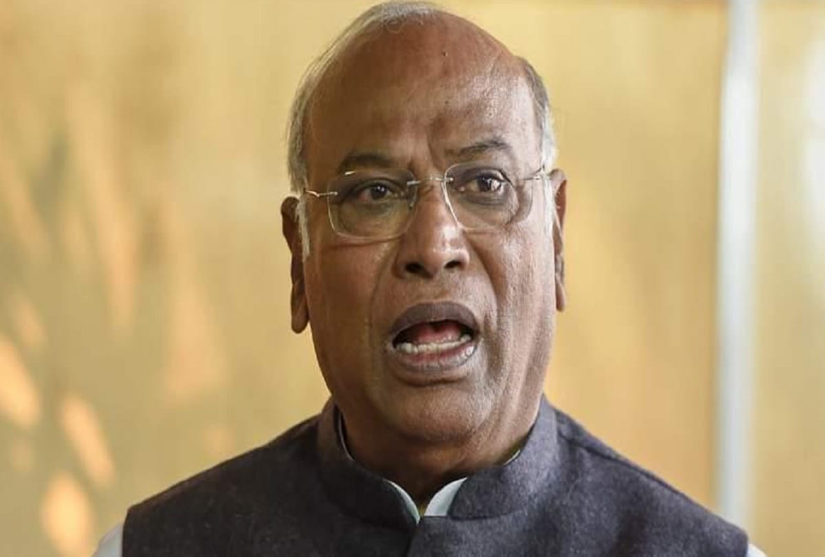 RSS infiltrating all sectors including education, alleges Mallikarjun Kharge