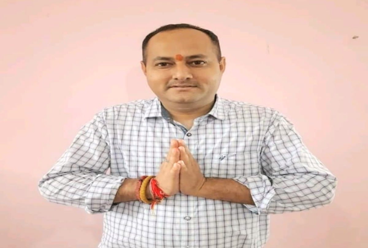 vice pradhan Mukesh thakur will bear expenditure of teacher in school  after  free bus service to patients