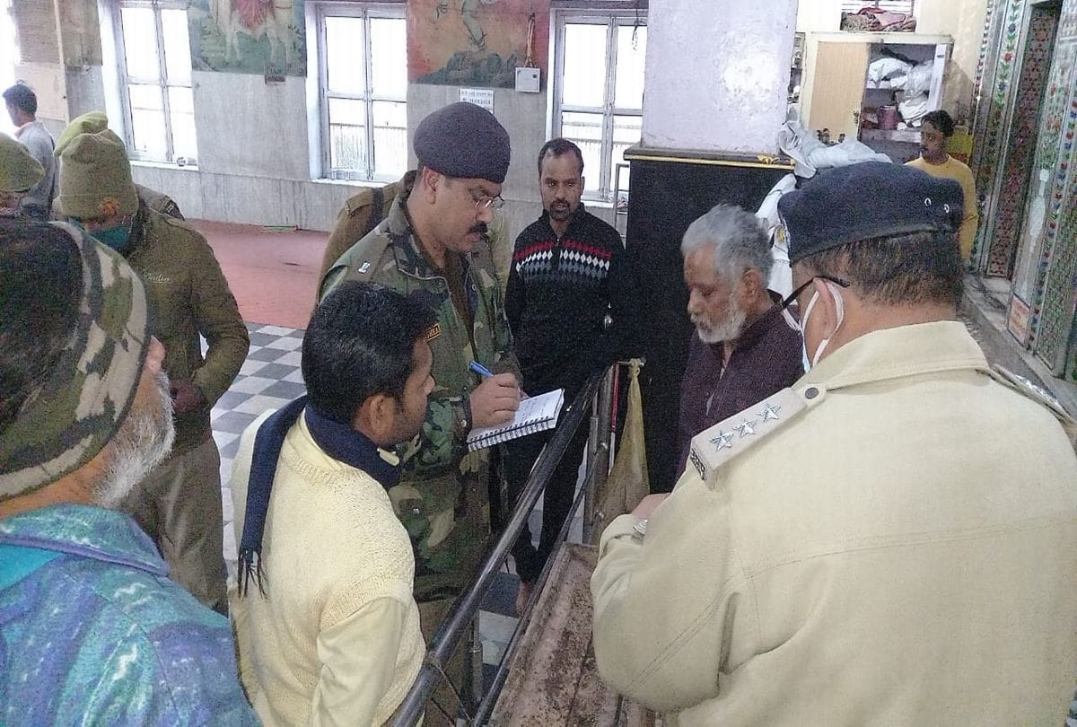 priest found dead in the temple premises in firozabad