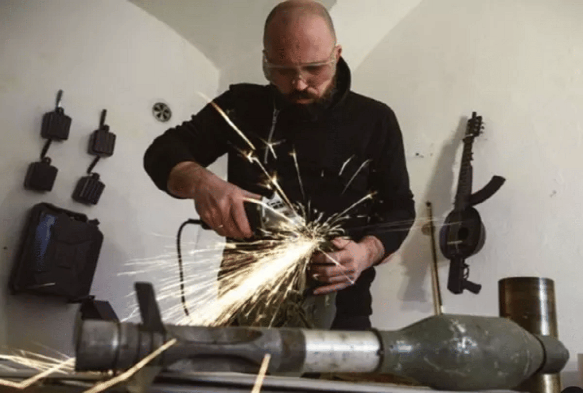 artist Nikola Macura who made music instruments by weapons