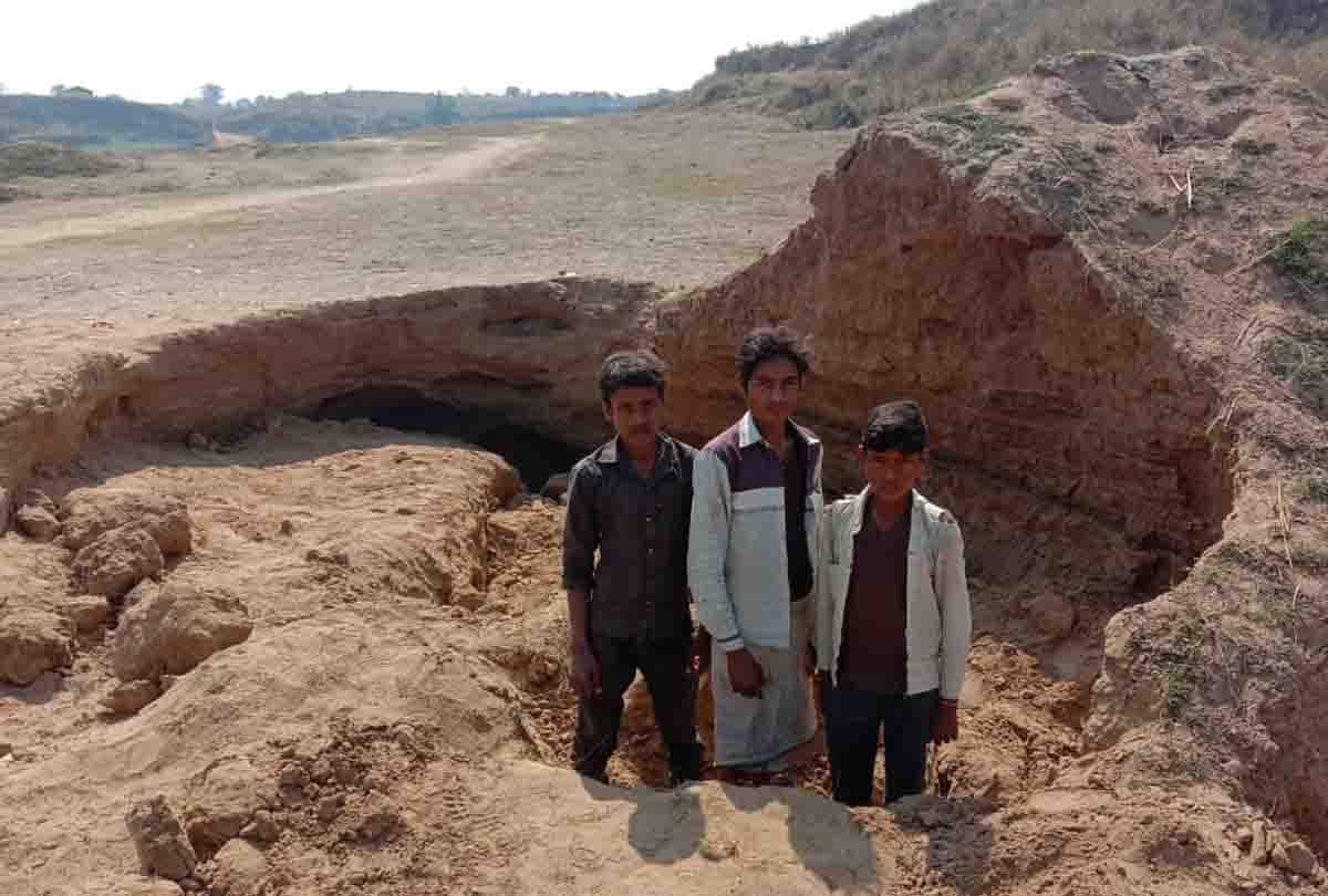 Banda: sand dunes collapsed, five teenagers buried, one dead, sand taken for PM house scheme for construction
